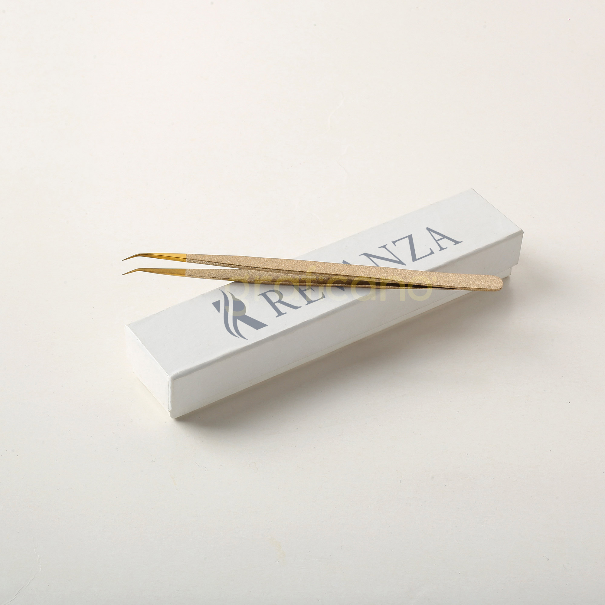 Revanza | Eyelash Tweezers Photography