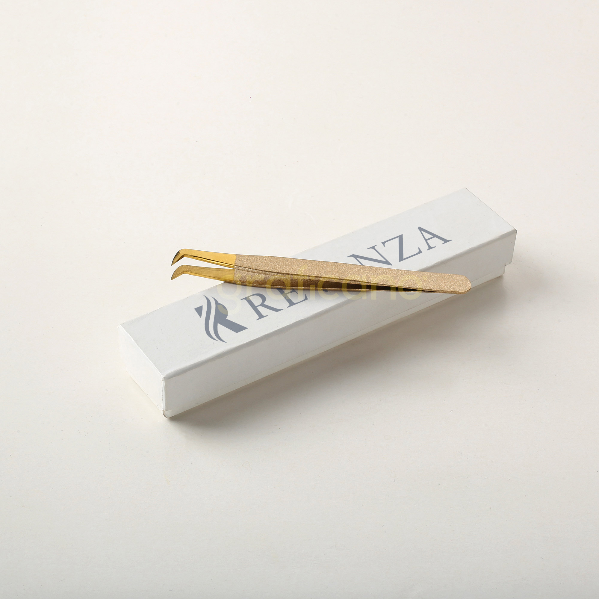 Revanza | Eyelash Tweezers Photography
