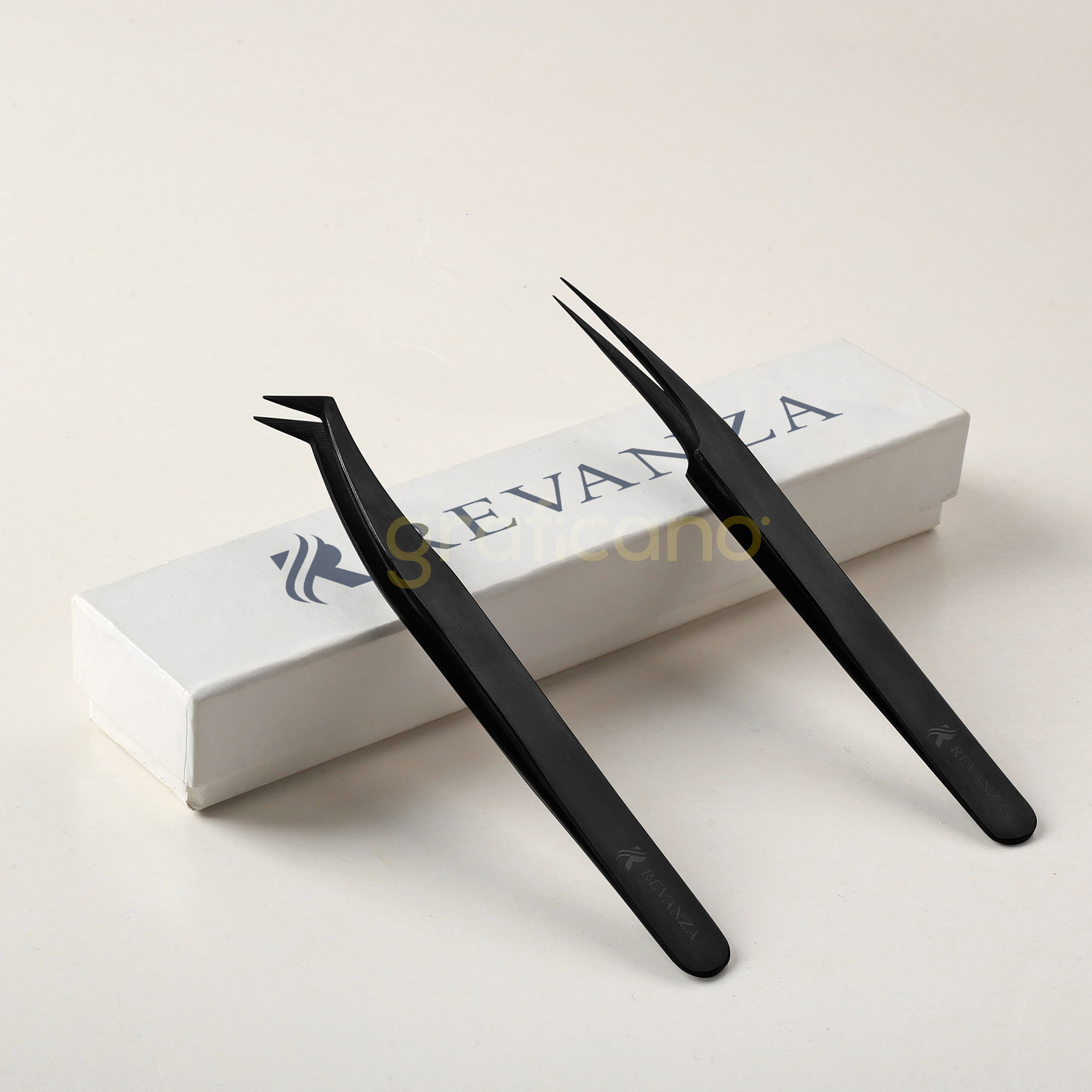 Revanza | Eyelash Tweezers Photography