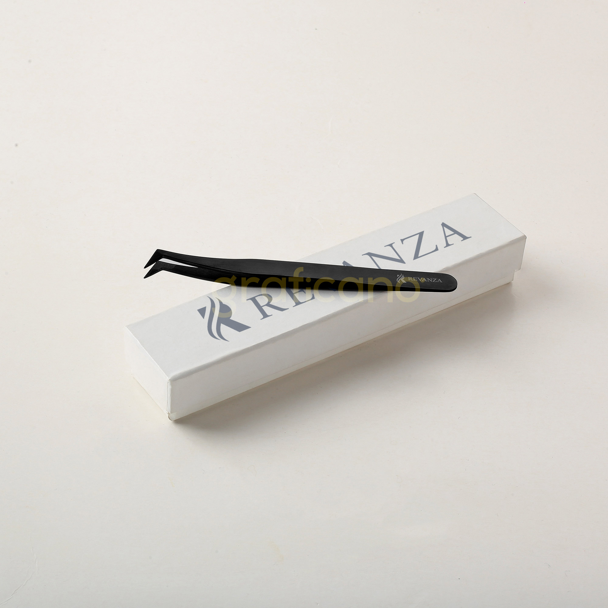 Revanza | Eyelash Tweezers Photography