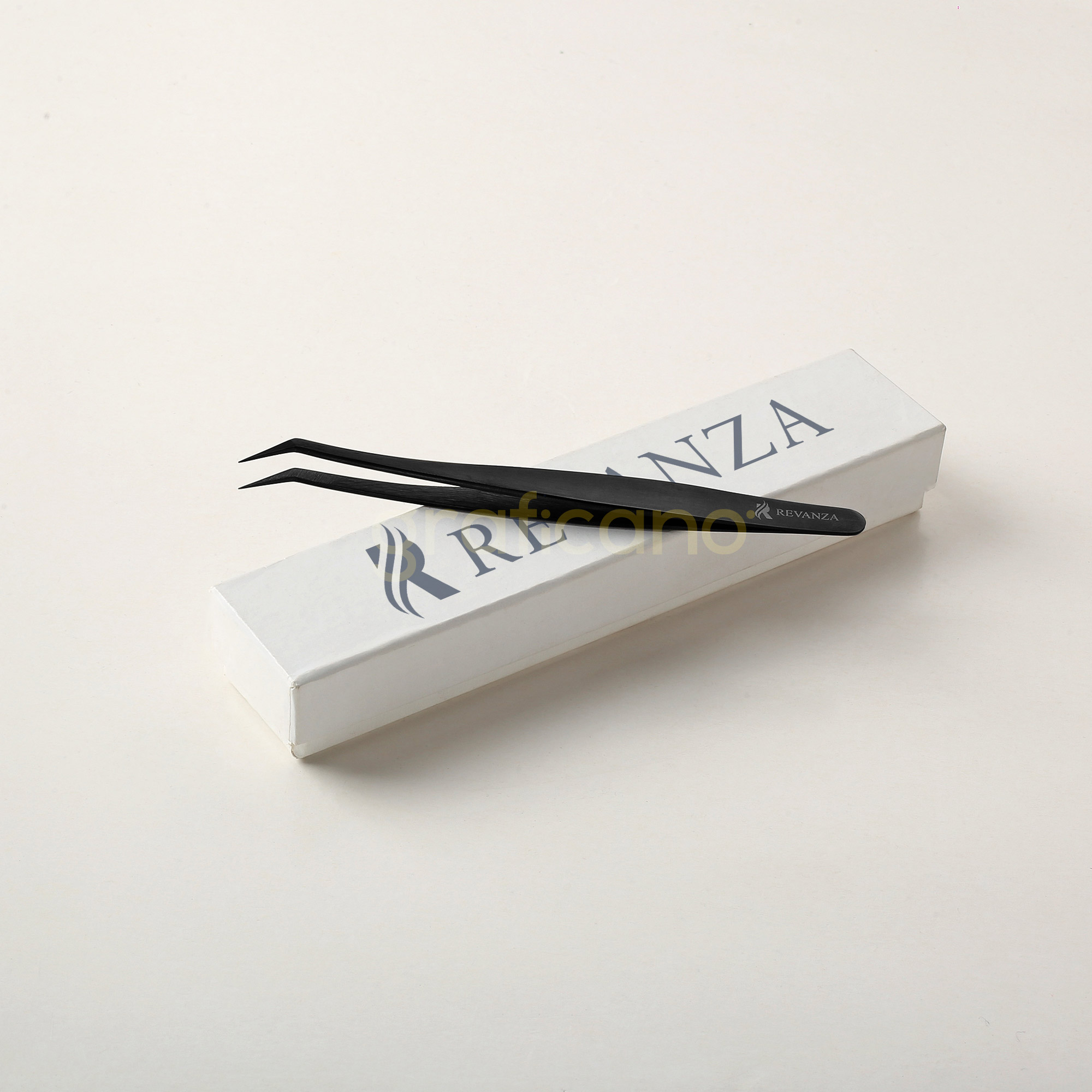 Revanza | Eyelash Tweezers Photography